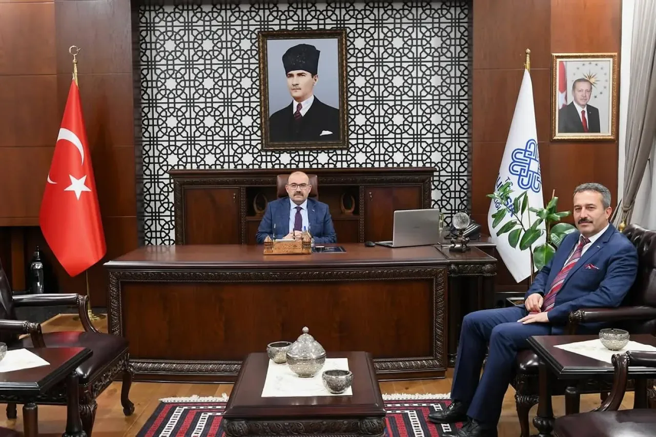 Balıkesir'de Vali Ustaoğlu'na Önemli Ziyaret Balıkesir'de Vali Ustaoğlu'na Önemli Ziyaret