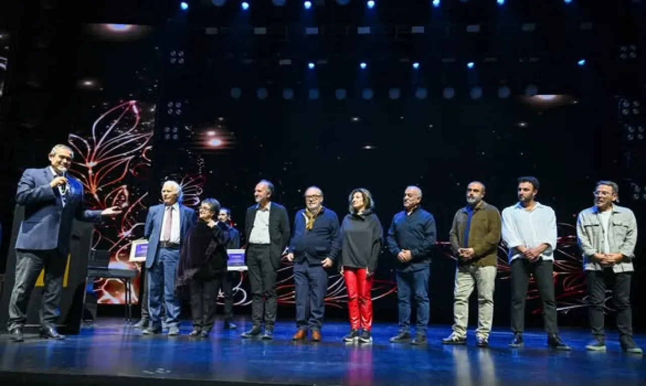Bir Başka Antalya 3 Sanat Çalıştayı Gala Yemeğinde Teşekkür Plaketleri Verildi Bir Başka Antalya 3 Sanat Çalıştayı Gala Yemeğinde Teşekkür Plaketleri Verildi