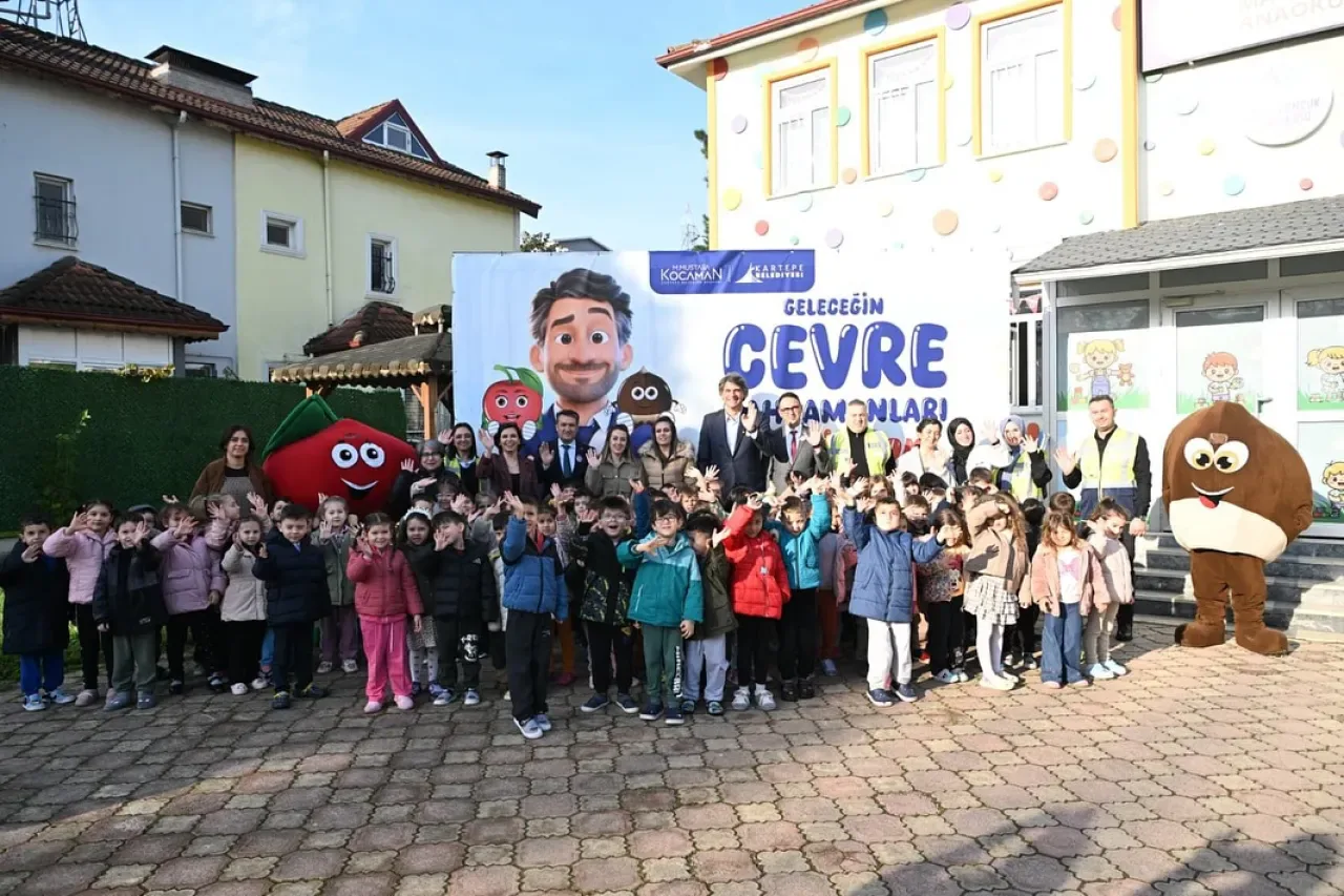 Kartepe'de Miniklere Geri Dönüşüm Eğitimi Çizgi Filmle Verildi Kartepe'de Miniklere Geri Dönüşüm Eğitimi Çizgi Filmle Verildi