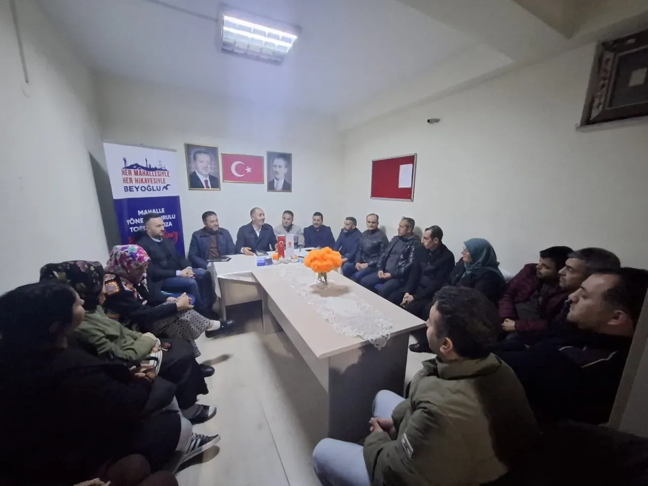 AK Parti Beyoğlu İlçe Teşkilatı, Örnektepe Mahallesi'nde Yönetim Kurulu Toplantısı Düzenledi AK Parti Beyoğlu İlçe Teşkilatı, Örnektepe Mahallesi'nde Yönetim Kurulu Toplantısı Düzenledi