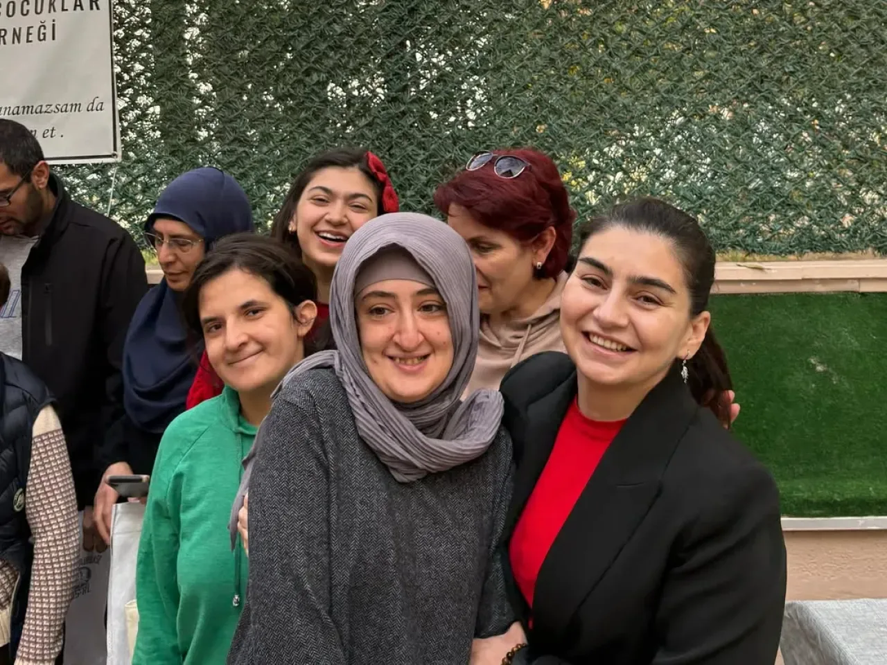 AK Parti İstanbul Kadın Kollarından Dünya Engelliler Günü'nde Anlamlı Ziyaret AK Parti İstanbul Kadın Kollarından Dünya Engelliler Günü'nde Anlamlı Ziyaret