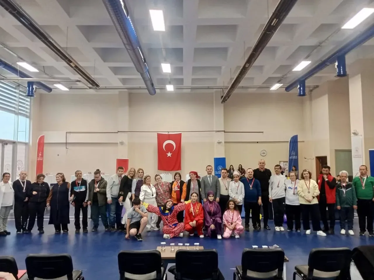 Derince'de Dünya Engelliler Günü'nde "Sevgi Varsa Engel Yok" Mesajı Verildi Derince'de Dünya Engelliler Günü'nde "Sevgi Varsa Engel Yok" Mesajı Verildi