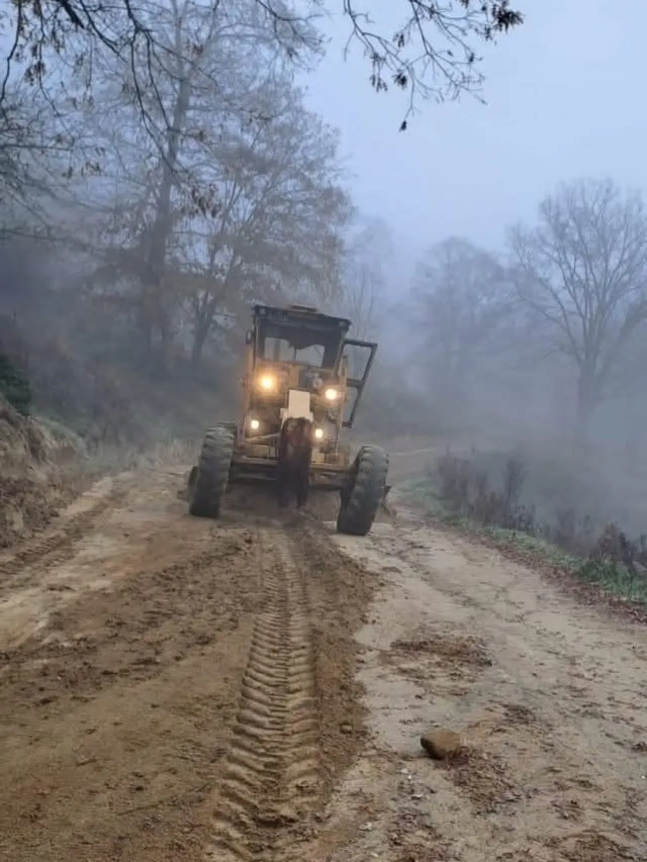Karesi Belediyesi Ekipleri Kırsal Mahallelerde Altyapı ve Yol Çalışmalarını Hızlandırdı Karesi Belediyesi Ekipleri Kırsal Mahallelerde Altyapı ve Yol Çalışmalarını Hızlandırdı