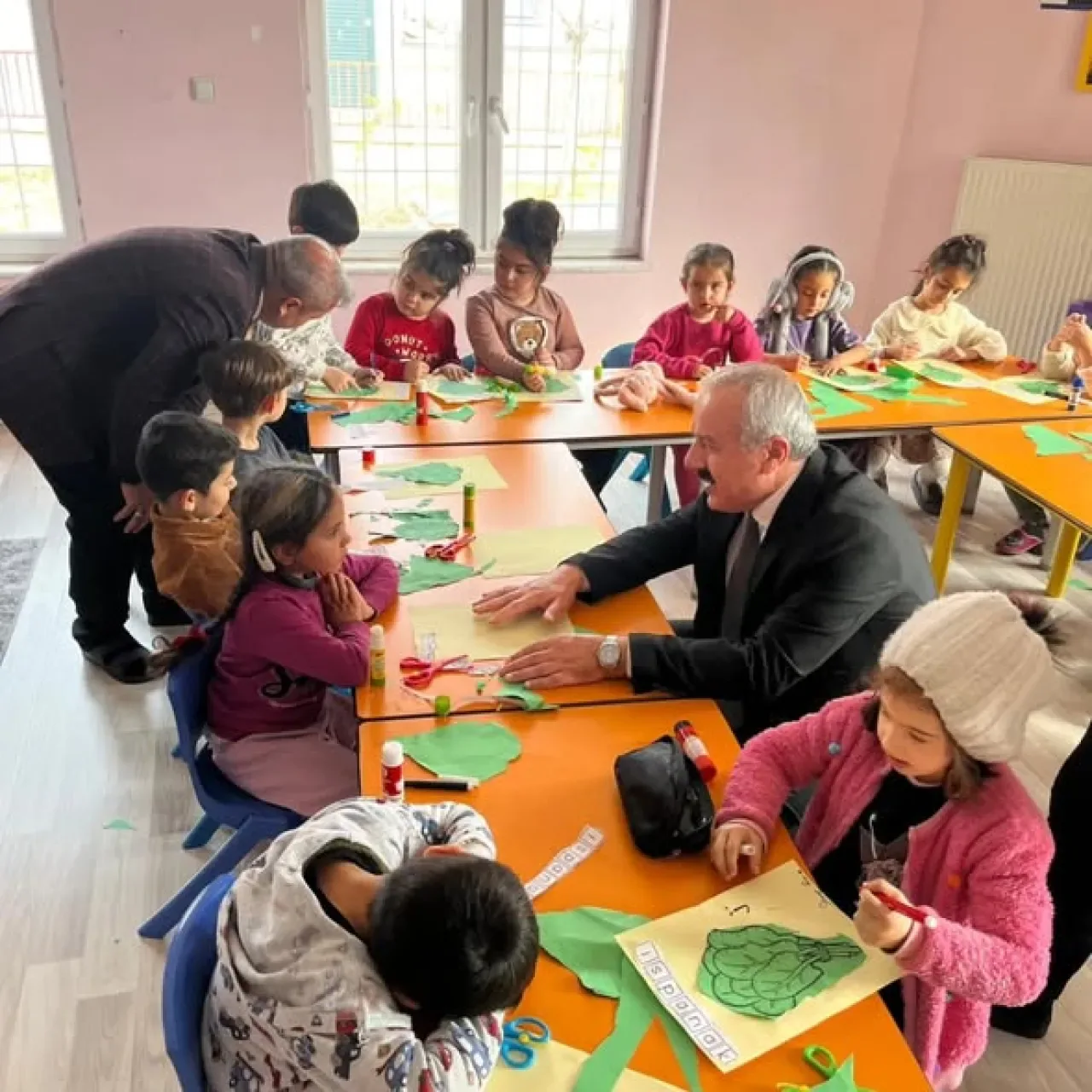 Elbistan İlçe Milli Eğitim Müdürü İlyas Gezer, Anaokulu'nda İncelemelerde Bulundu Elbistan İlçe Milli Eğitim Müdürü İlyas Gezer, Anaokulu'nda İncelemelerde Bulundu