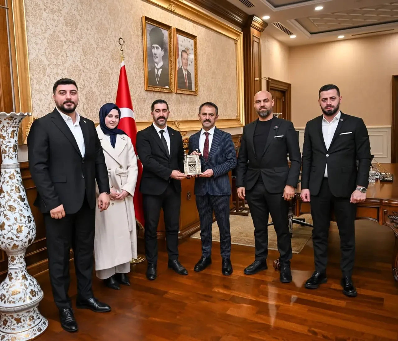 BBP İzmit İlçe Yönetimi Vali İlhami Aktaş'ı Ziyaret Etti BBP İzmit İlçe Yönetimi Vali İlhami Aktaş'ı Ziyaret Etti