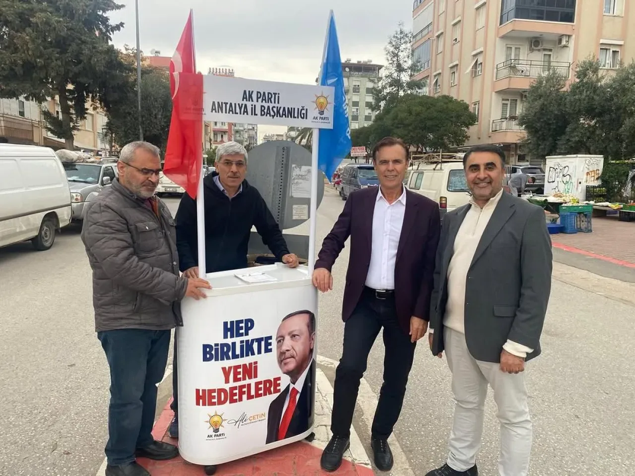Muratpaşa AK Parti Teşkilatı, Mahallelerde Üye Kaydı İçin Stand Açtı Muratpaşa AK Parti Teşkilatı, Mahallelerde Üye Kaydı İçin Stand Açtı