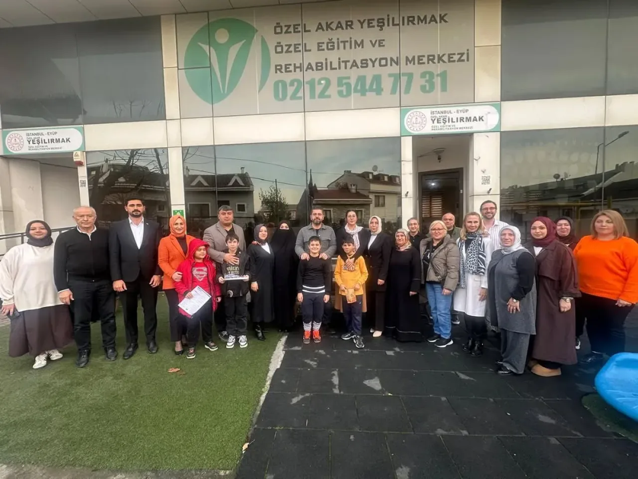 AK Parti Eyüpsultan Kadın Kollarından Özel Çocuklara Anlamlı Ziyaret AK Parti Eyüpsultan Kadın Kollarından Özel Çocuklara Anlamlı Ziyaret