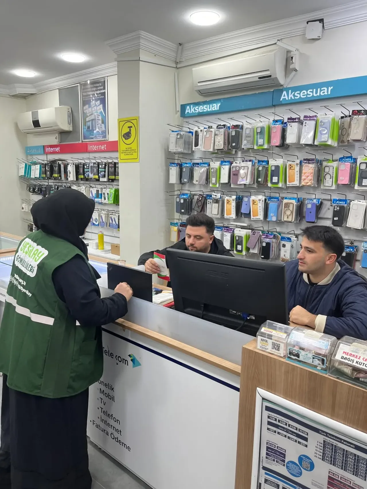 Yeşilay Eyüpsultan Şubesi, Esnaf Ziyaretleri ile Bağımlılıkla Mücadeleye Destek Çağrısı Yaptı Yeşilay Eyüpsultan Şubesi, Esnaf Ziyaretleri ile Bağımlılıkla Mücadeleye Destek Çağrısı Yaptı