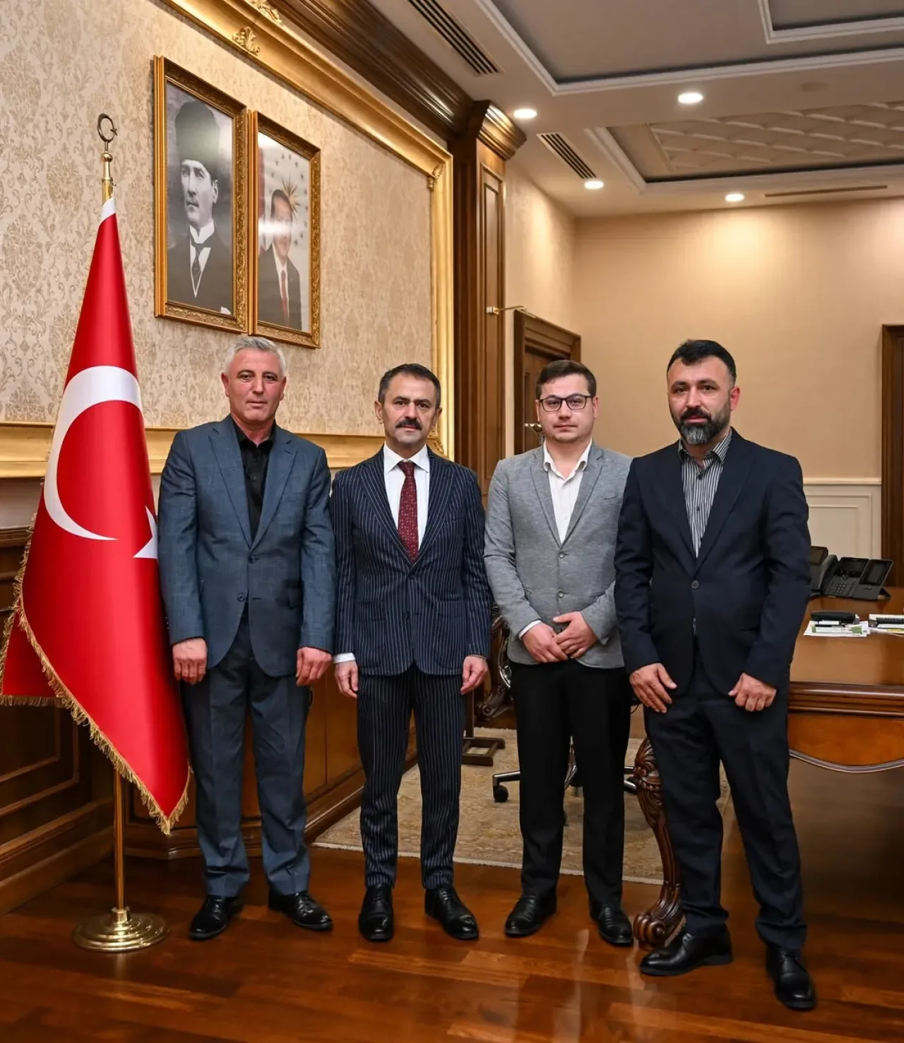 Kartepe Giresunlular Derneği Yönetimi Kocaeli Valisi Aktaş'ı Ziyaret Etti Kartepe Giresunlular Derneği Yönetimi Kocaeli Valisi Aktaş'ı Ziyaret Etti