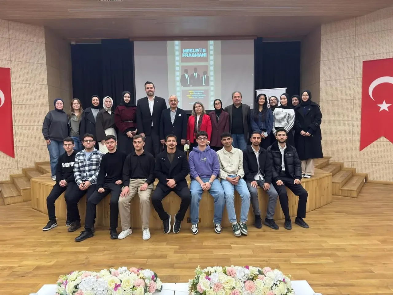 İZÜ Hukuk Kulübü'nden "Mesleğin Fragmanı" Etkinliği İZÜ Hukuk Kulübü'nden "Mesleğin Fragmanı" Etkinliği