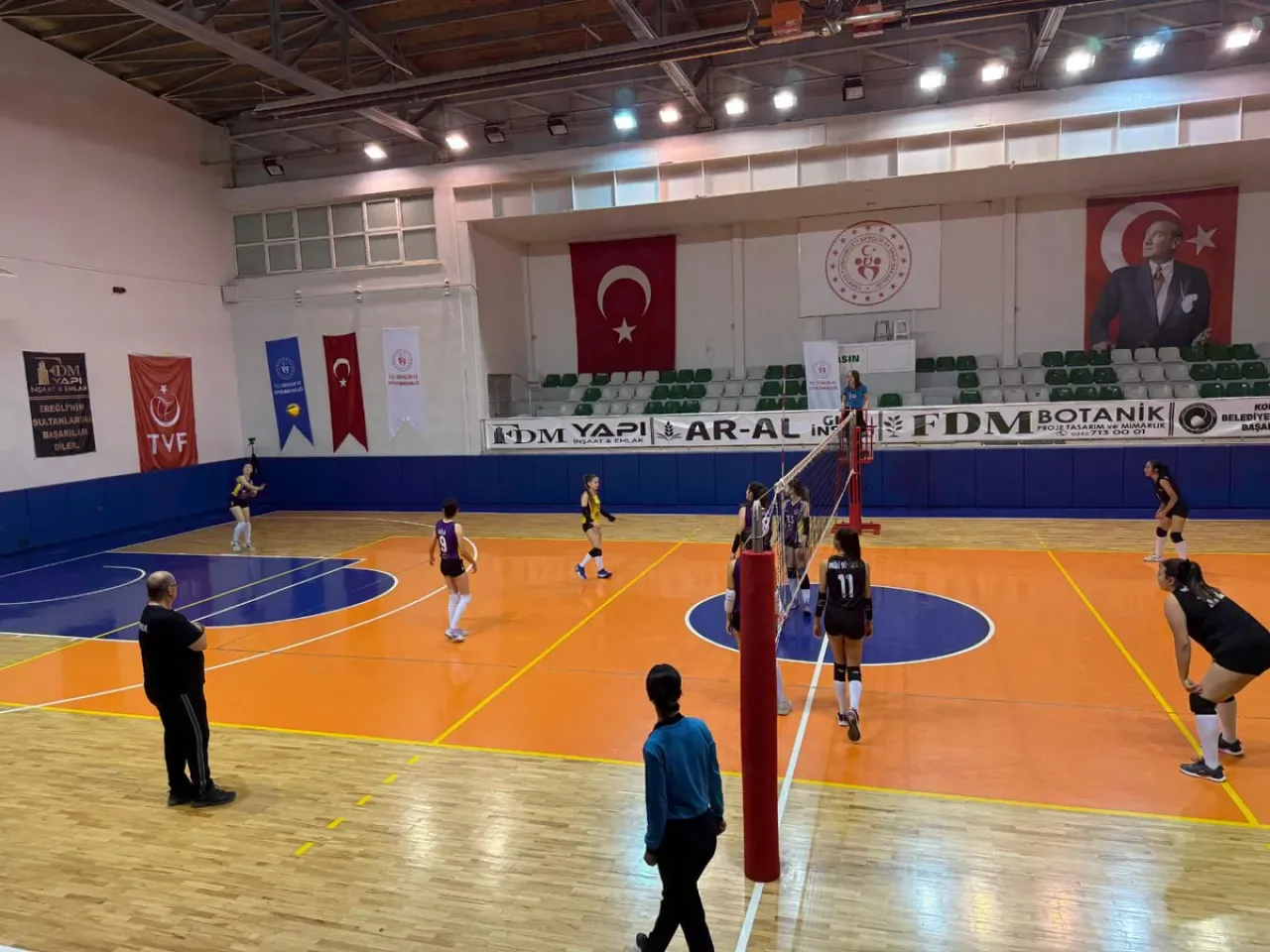 Konya'da Voleybol Yıldız Kızlar İl Birinciliği Heyecanı Konya'da Voleybol Yıldız Kızlar İl Birinciliği Heyecanı