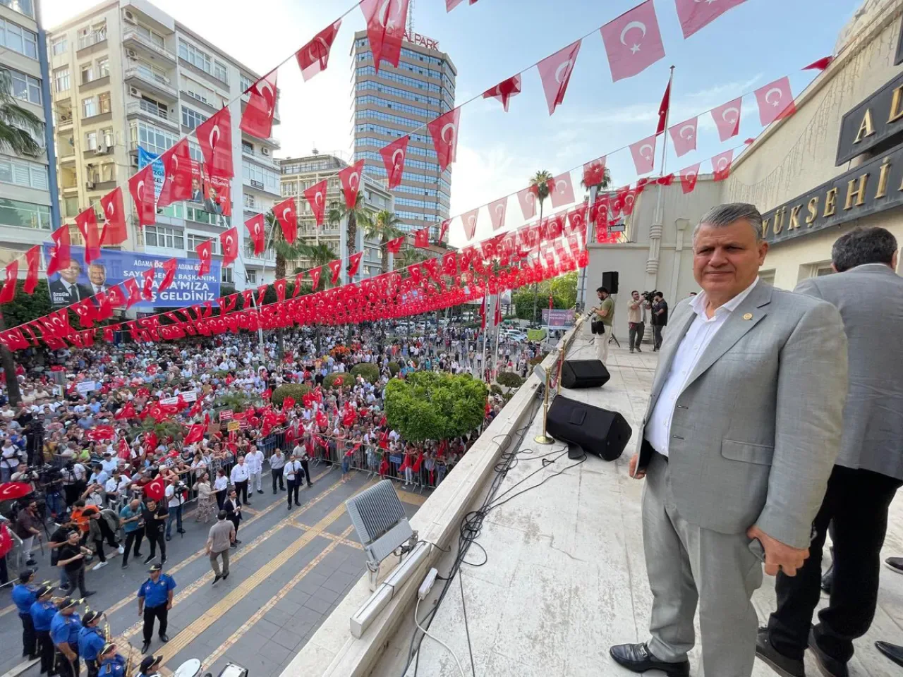 Adana'da Belediye Başkanı Zeydan Karalar'ın Görevden Alınmasının 150. Gününde Eylem Adana'da Belediye Başkanı Zeydan Karalar'ın Görevden Alınmasının 150. Gününde Eylem