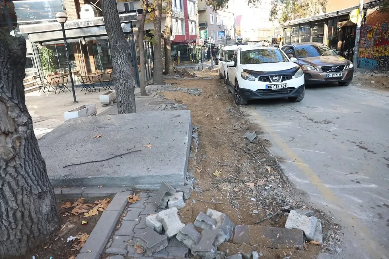 Çankaya'da Sokak Yenileme Çalışmaları Hız Kesmiyor Çankaya'da Sokak Yenileme Çalışmaları Hız Kesmiyor
