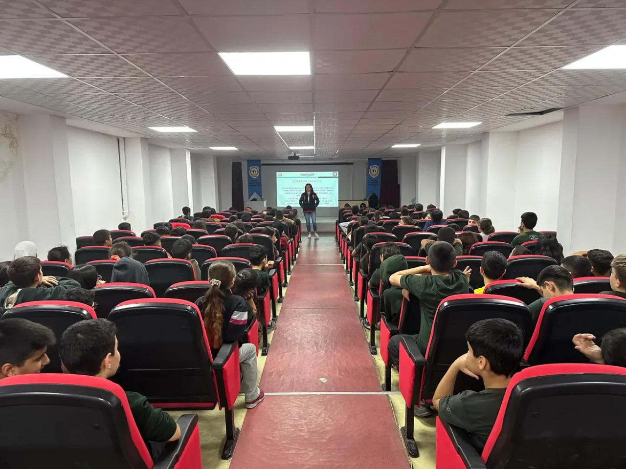 Adana'da Öğrencilere Yönelik Güvenlik ve Bilinçlendirme Eğitimleri Adana'da Öğrencilere Yönelik Güvenlik ve Bilinçlendirme Eğitimleri