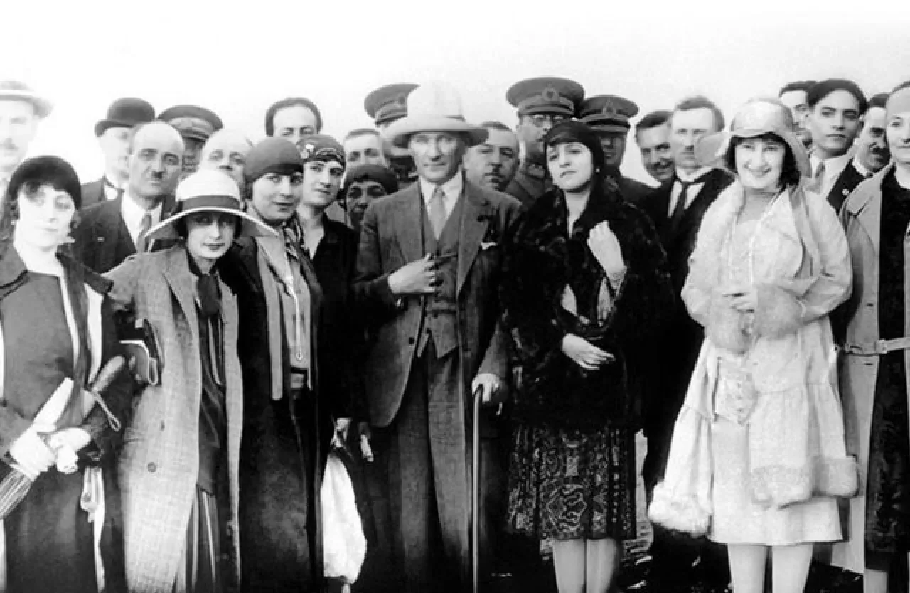 CHP'li Altay: Kadın Hakları Atatürk'ün Vizyonunun ve Cumhuriyet Devrimlerinin Büyüklüğüdür CHP'li Altay: Kadın Hakları Atatürk'ün Vizyonunun ve Cumhuriyet Devrimlerinin Büyüklüğüdür