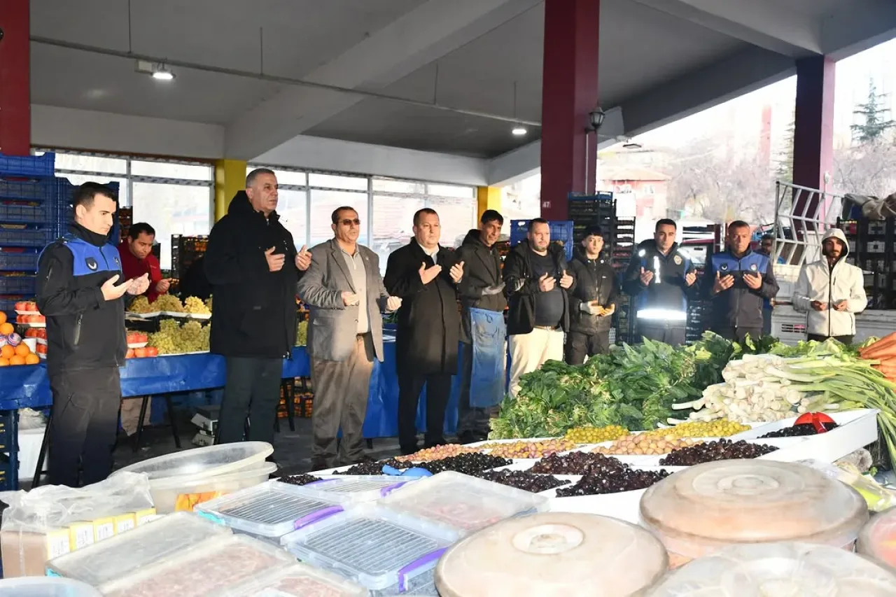 Haymana Belediyesi'nden Pazar Yerinde Sıcak Çorba İkramı Haymana Belediyesi'nden Pazar Yerinde Sıcak Çorba İkramı