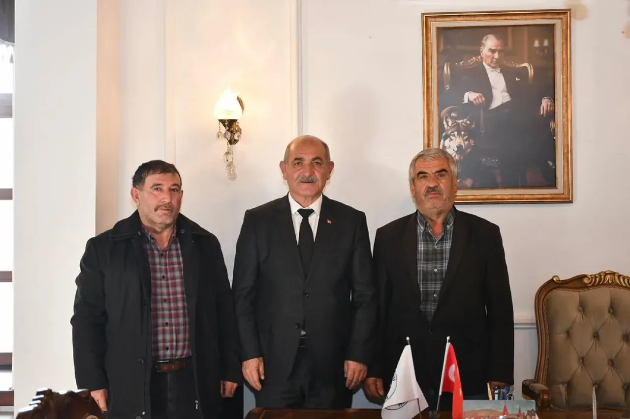 Kalecik Belediye Başkanı Karakoç, Mahalle Sakinlerinin Ziyaretinde Bir Araya Geldi Kalecik Belediye Başkanı Karakoç, Mahalle Sakinlerinin Ziyaretinde Bir Araya Geldi