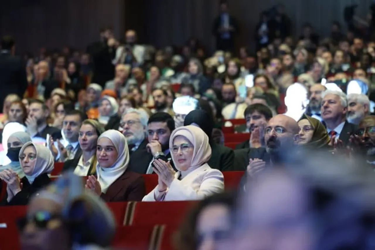 İstanbul Eğitim Zirvesi'nde Eğitimle İyileşme Vurgusu İstanbul Eğitim Zirvesi'nde Eğitimle İyileşme Vurgusu