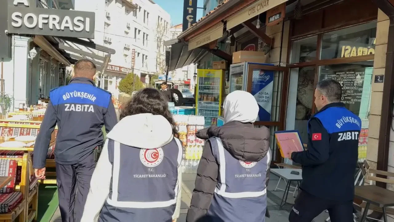 Konya'da 752. Vuslat Yıldönümü Öncesi Güvenlik Denetimleri Artırıldı Konya'da 752. Vuslat Yıldönümü Öncesi Güvenlik Denetimleri Artırıldı