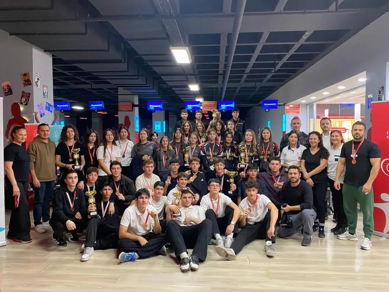 Orhangazi Çok Programlı Anadolu Lisesi Bursa'da Bowling Şampiyonu Oldu Orhangazi Çok Programlı Anadolu Lisesi Bursa'da Bowling Şampiyonu Oldu