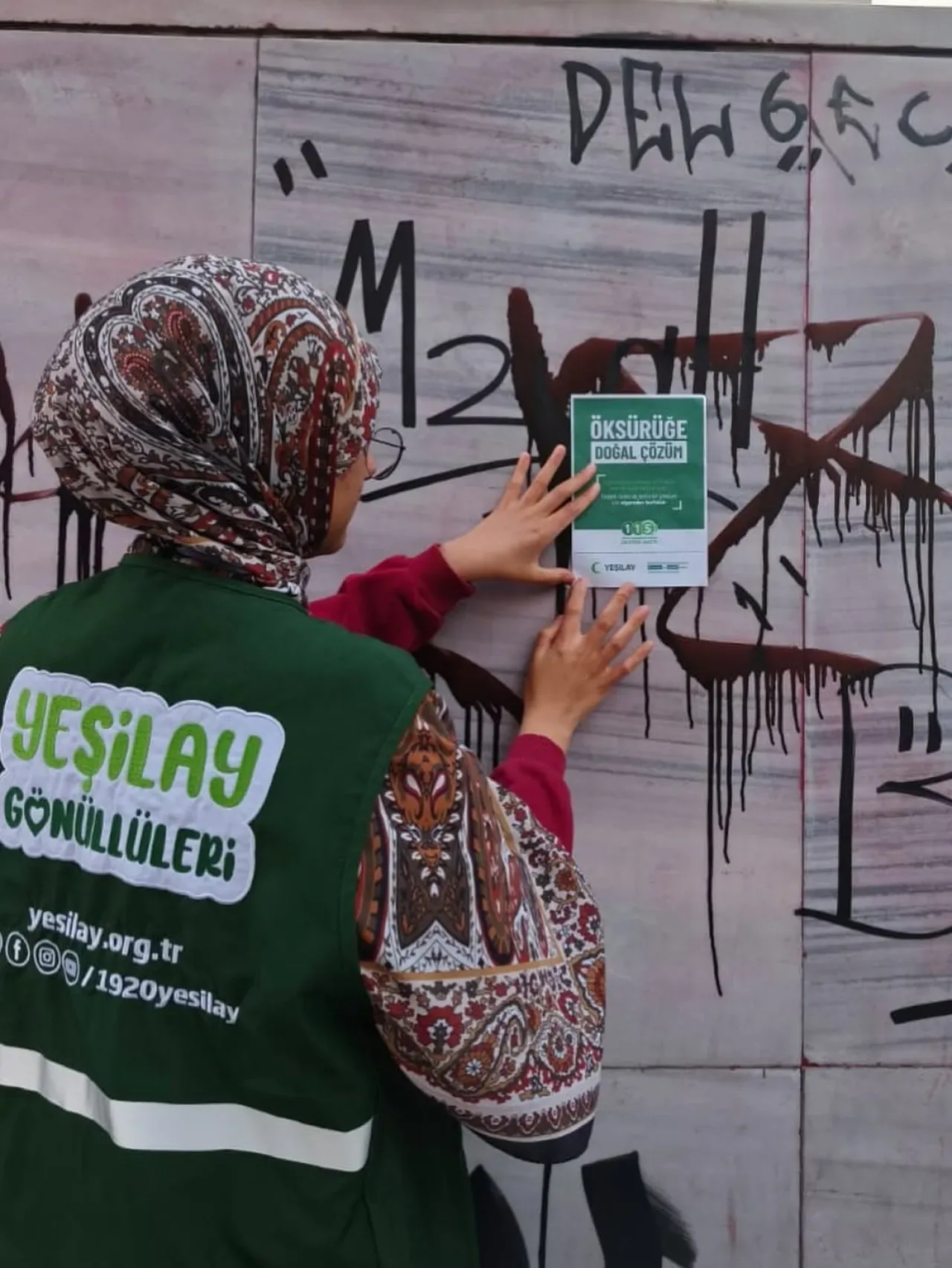 Kadıköy Sokaklarında Bağımlılıkla Mücadele: Yeşilay Gönüllüleri Sahada Kadıköy Sokaklarında Bağımlılıkla Mücadele: Yeşilay Gönüllüleri Sahada