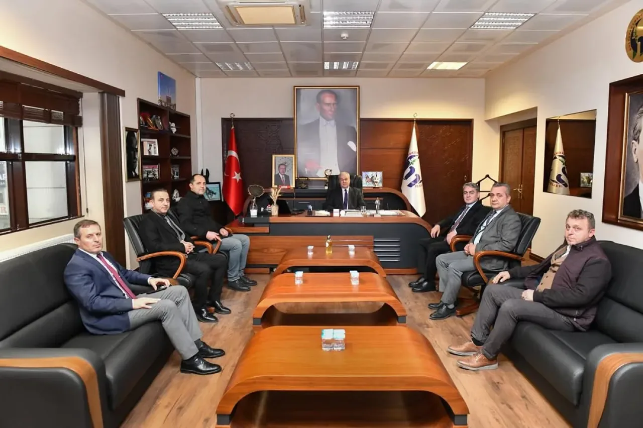 Mustafakemalpaşa Belediye Başkanı Erdem, Gençlik ve Spor İl Müdürü Aksoy'u Ağırladı Mustafakemalpaşa Belediye Başkanı Erdem, Gençlik ve Spor İl Müdürü Aksoy'u Ağırladı