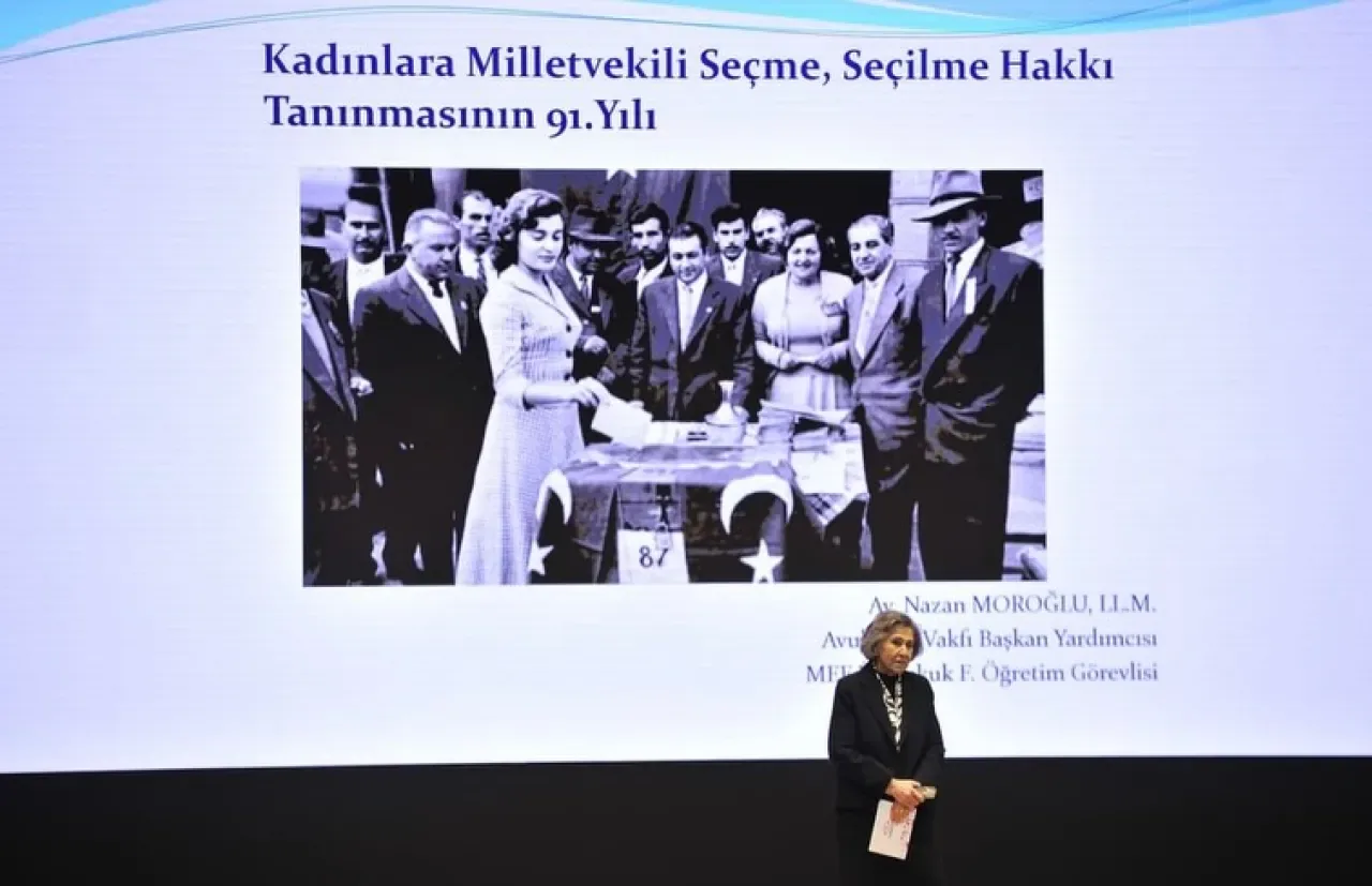 MEF Üniversitesi Öğrencileri, Kadın-Erkek Eşitliği Konferansı'na Katıldı MEF Üniversitesi Öğrencileri, Kadın-Erkek Eşitliği Konferansı'na Katıldı