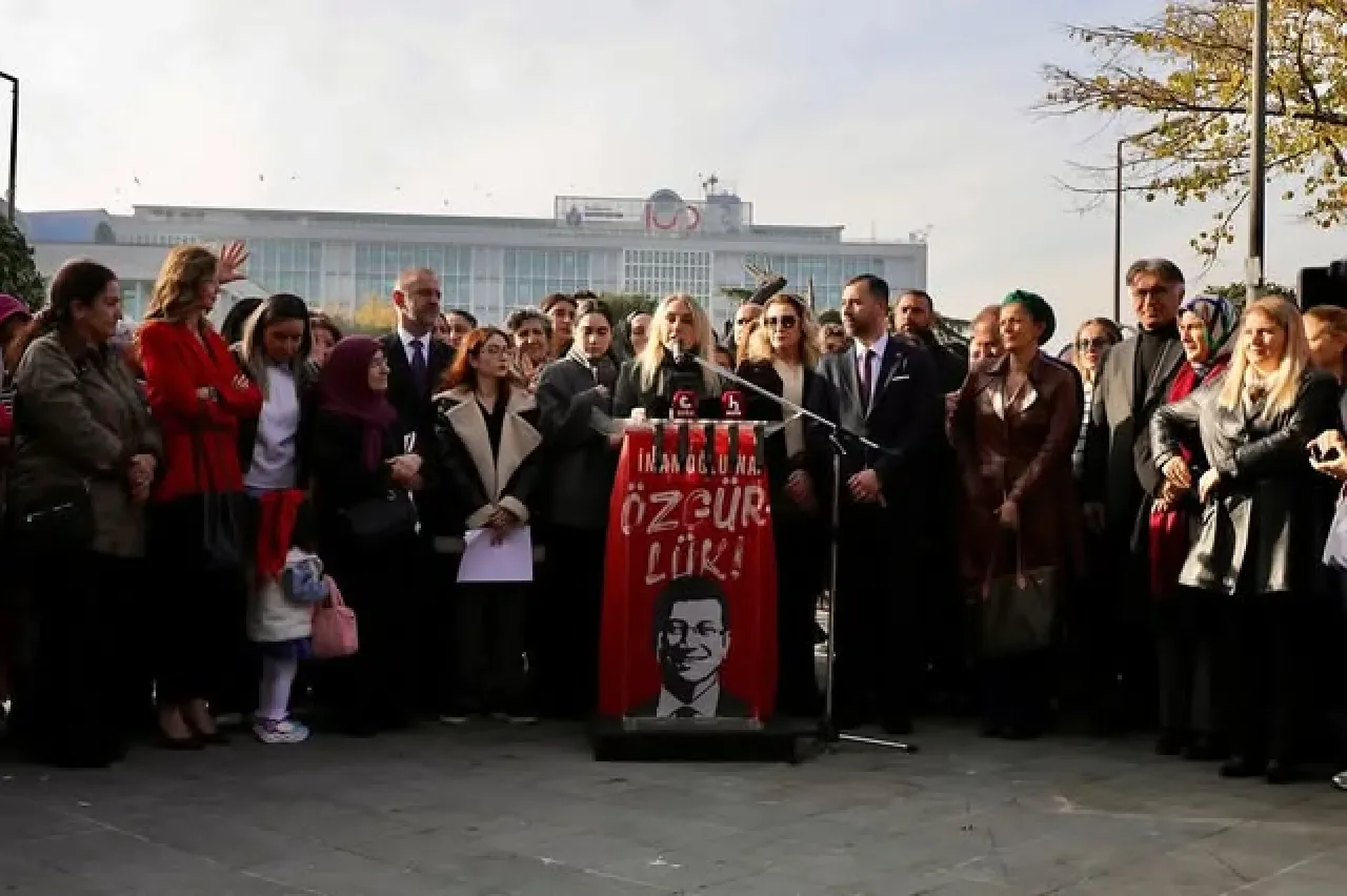 CHP Esenler Kadın Kolu, 16 Haftadır Adalet İçin Yürüyen Kadınlarla Dayanışma İçinde CHP Esenler Kadın Kolu, 16 Haftadır Adalet İçin Yürüyen Kadınlarla Dayanışma İçinde