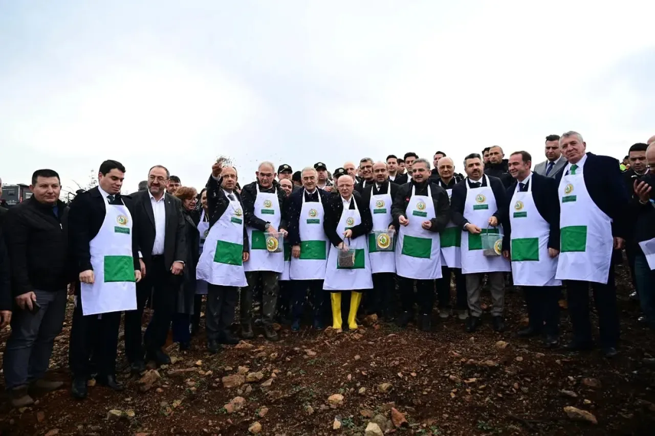 AK Parti Bursa İl Başkanı Gürkan, Harmancık'ta Tohum Atma Şenliği'ne Katıldı AK Parti Bursa İl Başkanı Gürkan, Harmancık'ta Tohum Atma Şenliği'ne Katıldı