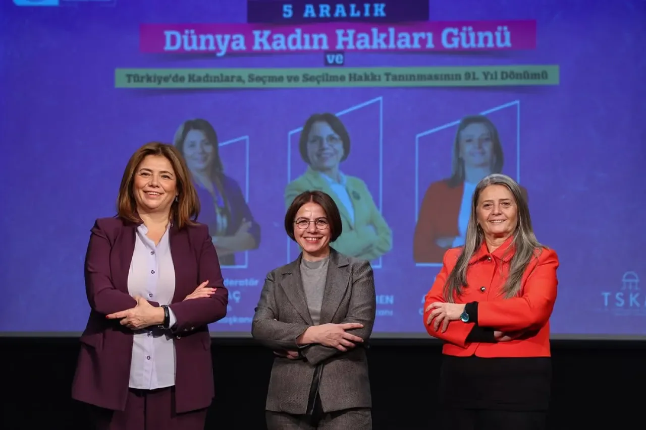 Maltepe'de Kadın Hakları ve Siyasi Temsil Paneli Düzenlendi Maltepe'de Kadın Hakları ve Siyasi Temsil Paneli Düzenlendi