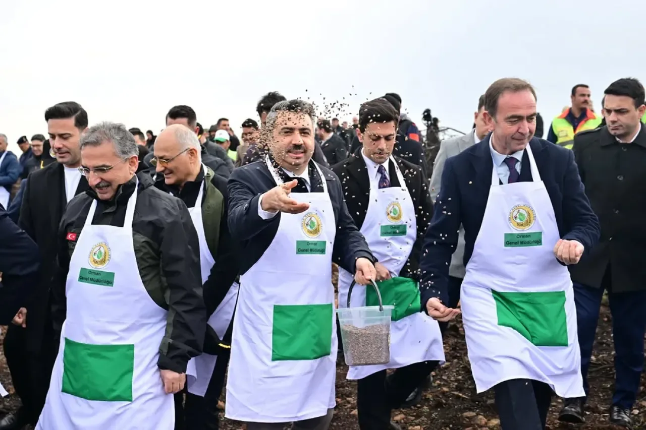 Bursa Harmancık'ta Orman Yangını Sonrası Tohum Atma Şenliği Düzenlendi Bursa Harmancık'ta Orman Yangını Sonrası Tohum Atma Şenliği Düzenlendi