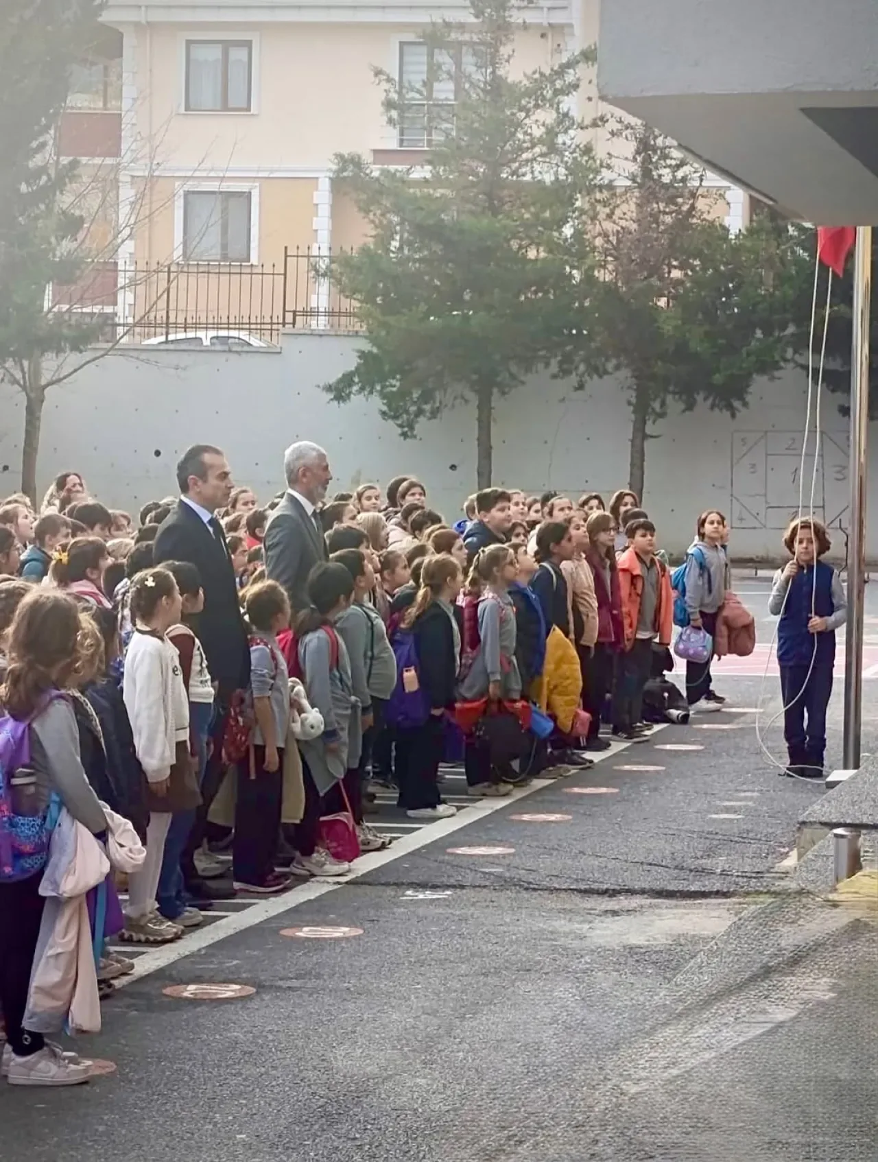 Çatalca'da İstiklal Marşı Töreninde Öğrencilerle Buluşma ve Temiz Sınıf Ödülü Çatalca'da İstiklal Marşı Töreninde Öğrencilerle Buluşma ve Temiz Sınıf Ödülü