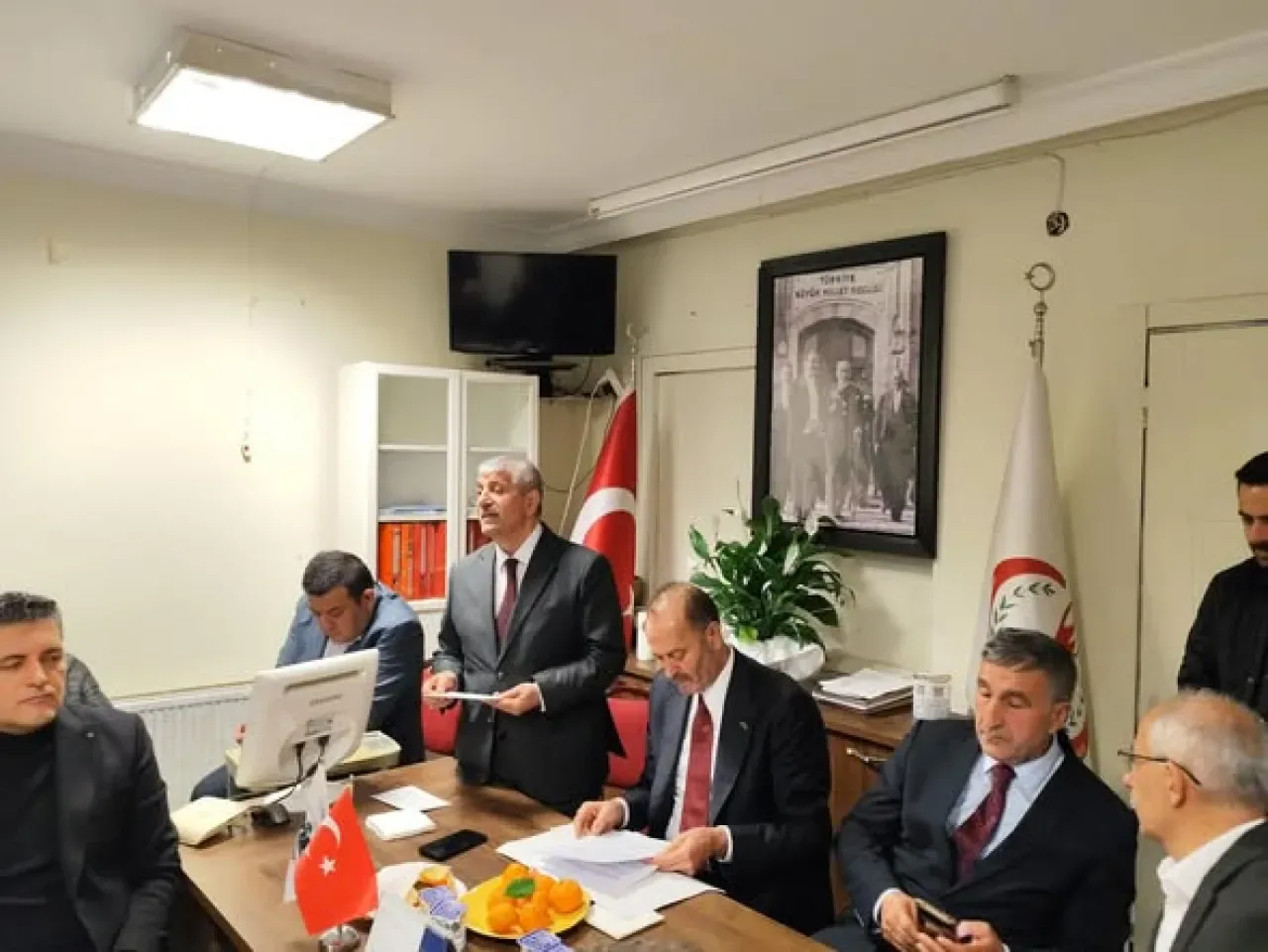 MHP İzmir İl Başkanı Veysel Şahin, Diyarbakır Çüngüşlüler Derneği'ni Ziyaret Etti MHP İzmir İl Başkanı Veysel Şahin, Diyarbakır Çüngüşlüler Derneği'ni Ziyaret Etti