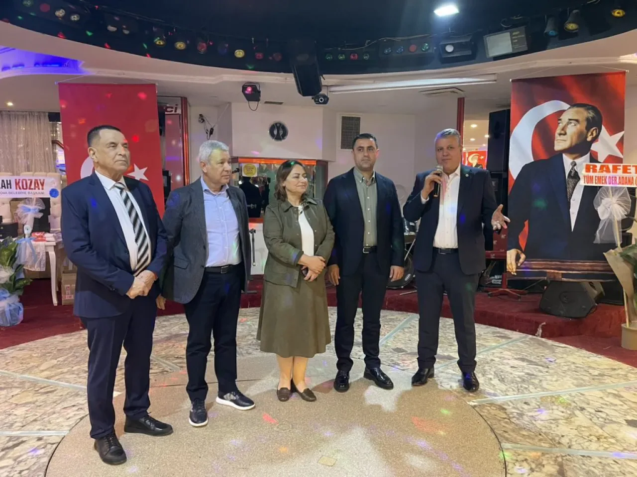 CHP'li Ayhan Barut, Toros Medya'nın Zirvedekiler Ödül Gecesi'ne Katıldı CHP'li Ayhan Barut, Toros Medya'nın Zirvedekiler Ödül Gecesi'ne Katıldı