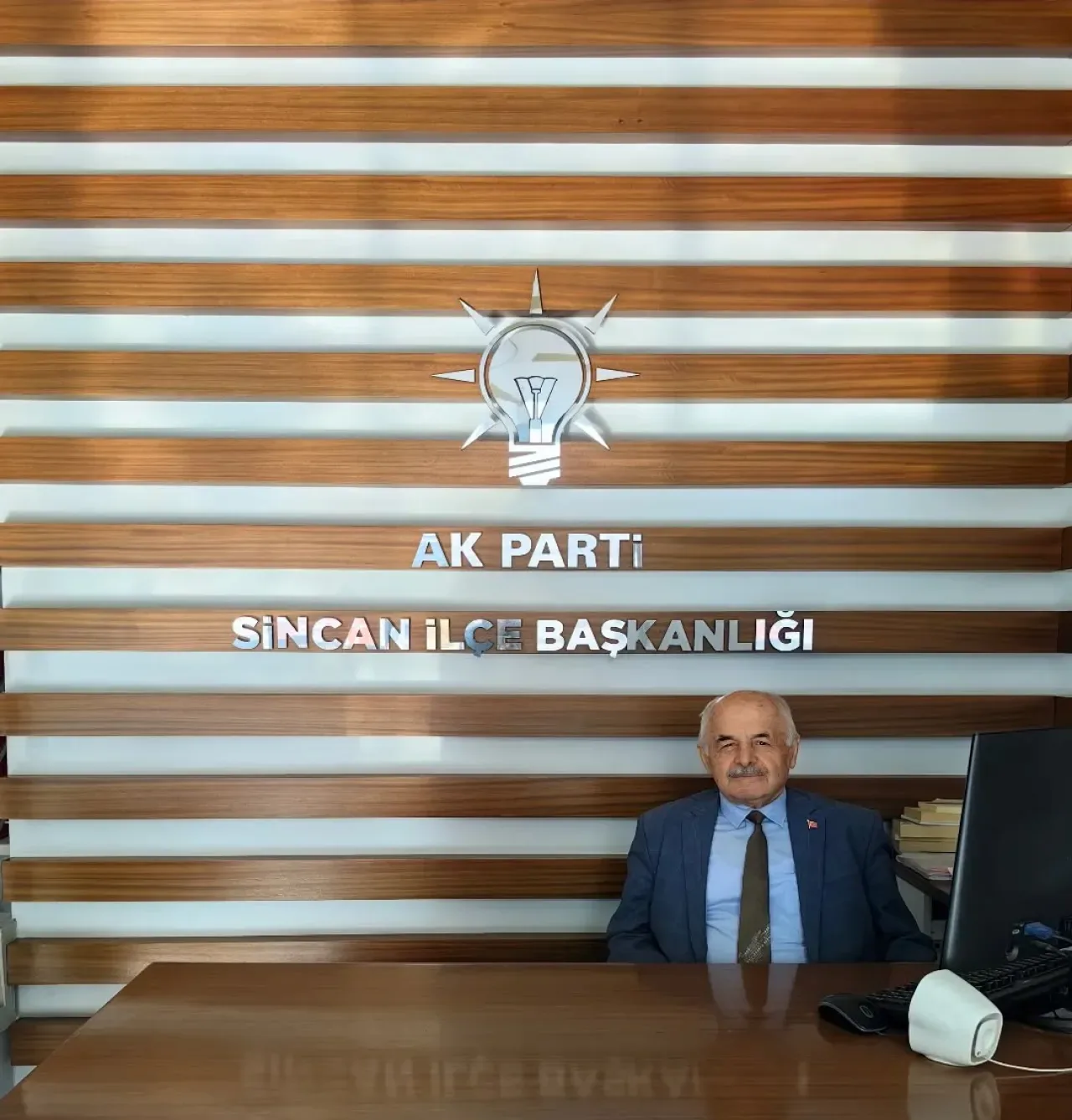 Sincan AK Parti İlçe Başkanlığı'nda Yönetim Kurulu Üyeleri Nöbet Tutuyor Sincan AK Parti İlçe Başkanlığı'nda Yönetim Kurulu Üyeleri Nöbet Tutuyor