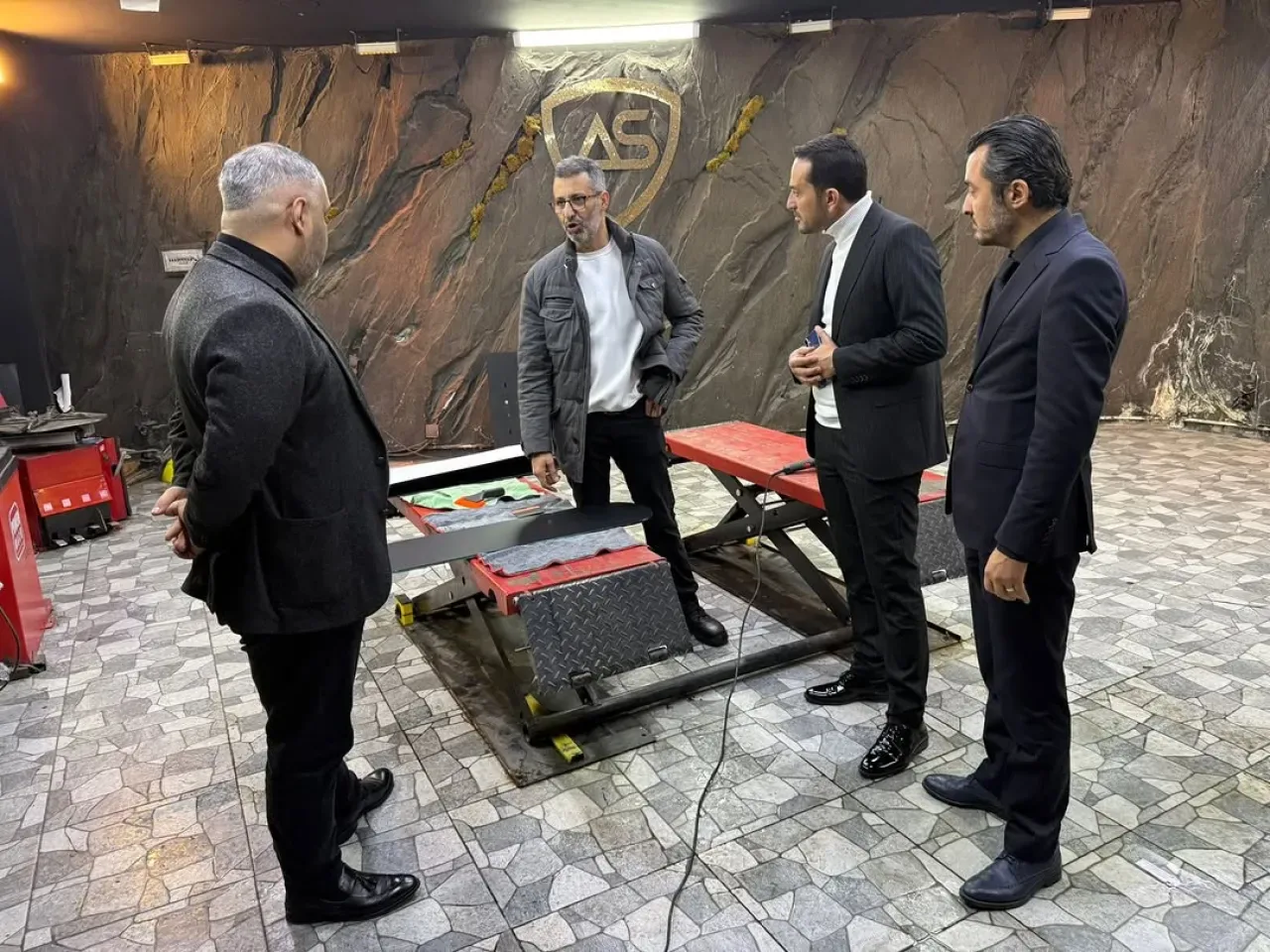 MHP Yenimahalle Teşkilatı Atlantis AVM Esnafını Ziyaret Etti MHP Yenimahalle Teşkilatı Atlantis AVM Esnafını Ziyaret Etti