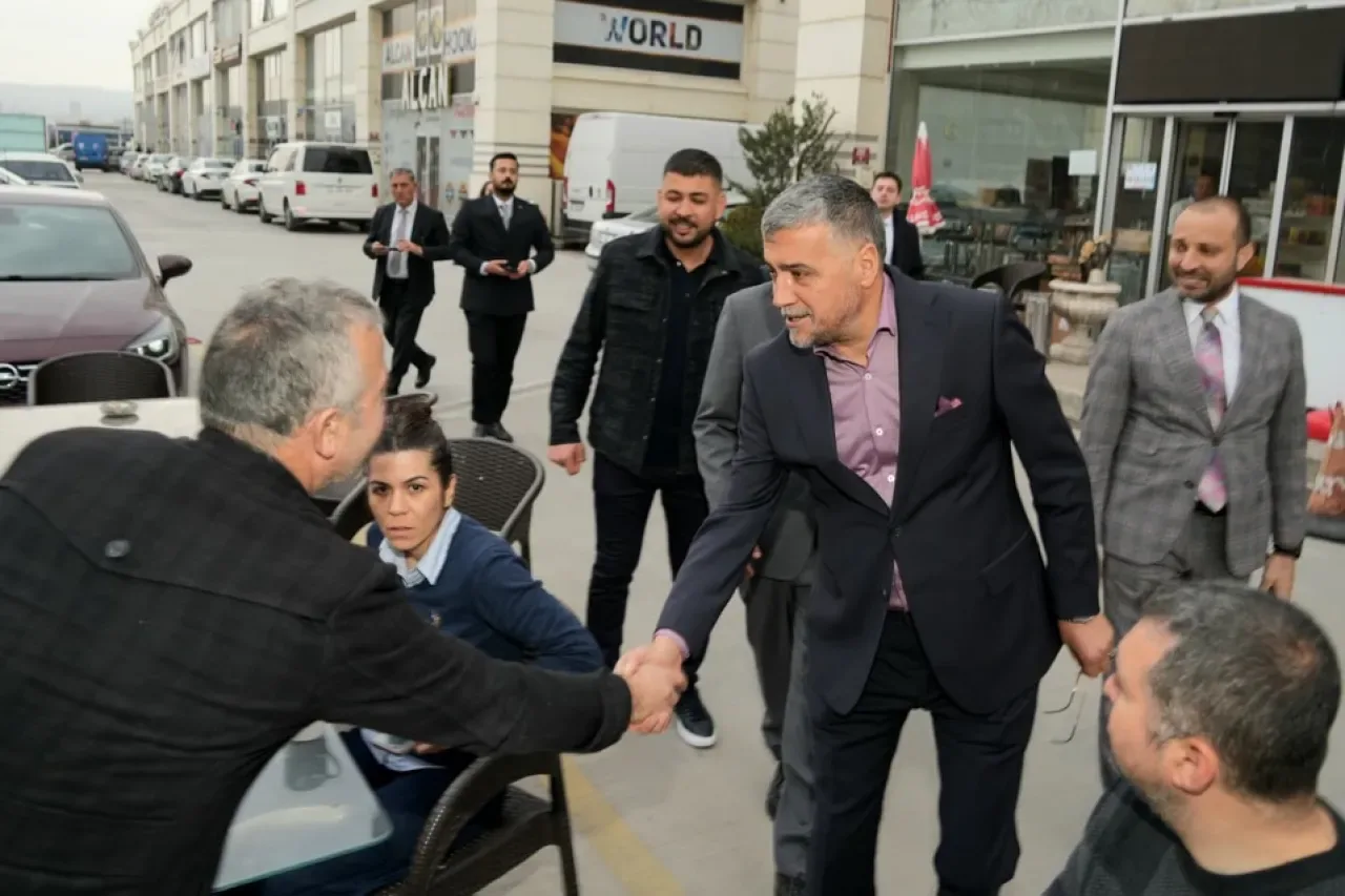 MHP'li Heyet Yenimahalle Esnafını Ziyaret Etti MHP'li Heyet Yenimahalle Esnafını Ziyaret Etti