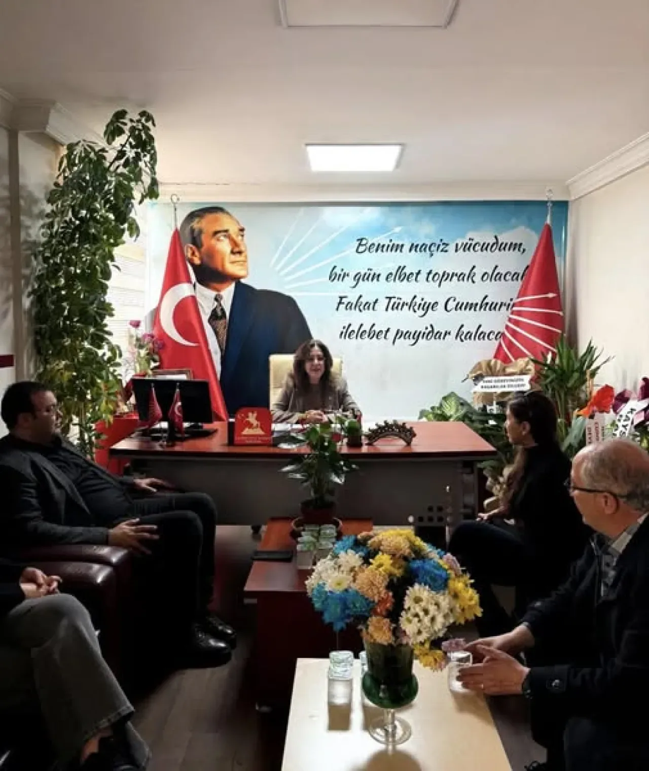CHP Kayseri İl Başkanı Ümit Özer, Eski İlçe Başkanı İbrahim Kaan'ı Ziyaret Etti CHP Kayseri İl Başkanı Ümit Özer, Eski İlçe Başkanı İbrahim Kaan'ı Ziyaret Etti