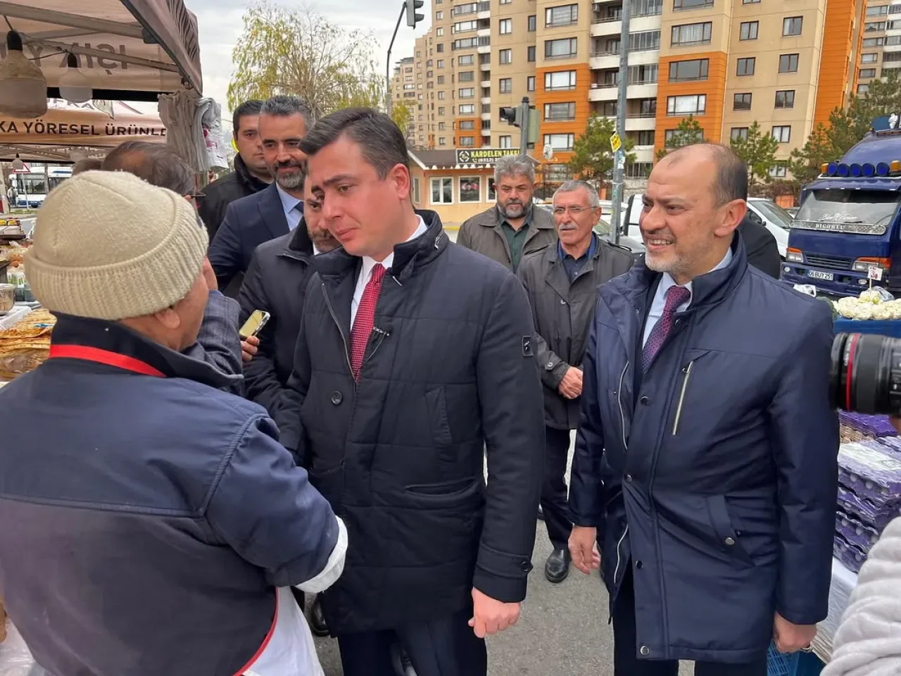 AK Parti Yenimahalle İlçe Başkanlığı, Batıkent Kardelen Pazarı Esnafını Ziyaret Etti AK Parti Yenimahalle İlçe Başkanlığı, Batıkent Kardelen Pazarı Esnafını Ziyaret Etti