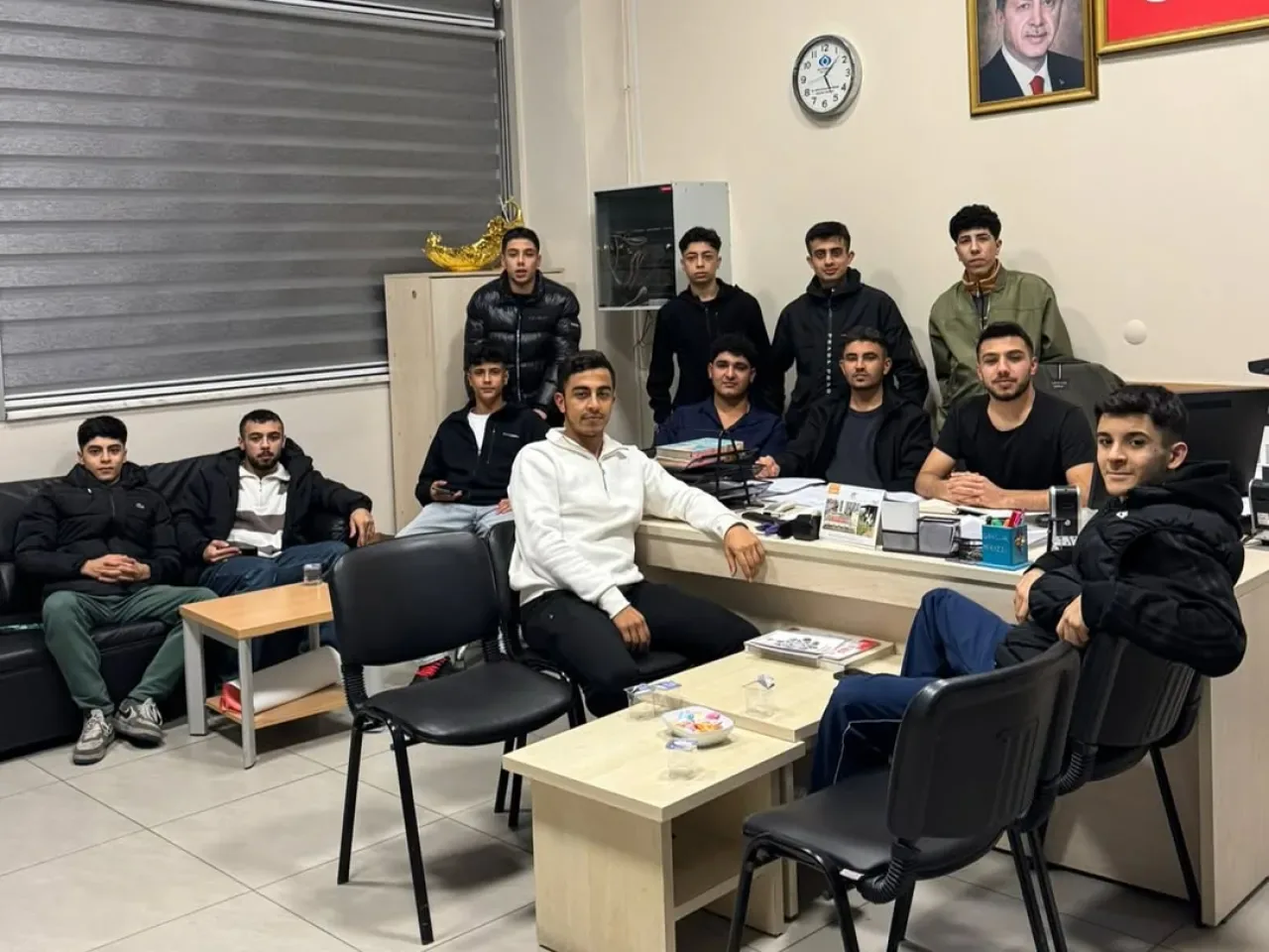 AK Gençlik Sultangazi'de Haftalık Toplantı Gerçekleştirildi AK Gençlik Sultangazi'de Haftalık Toplantı Gerçekleştirildi
