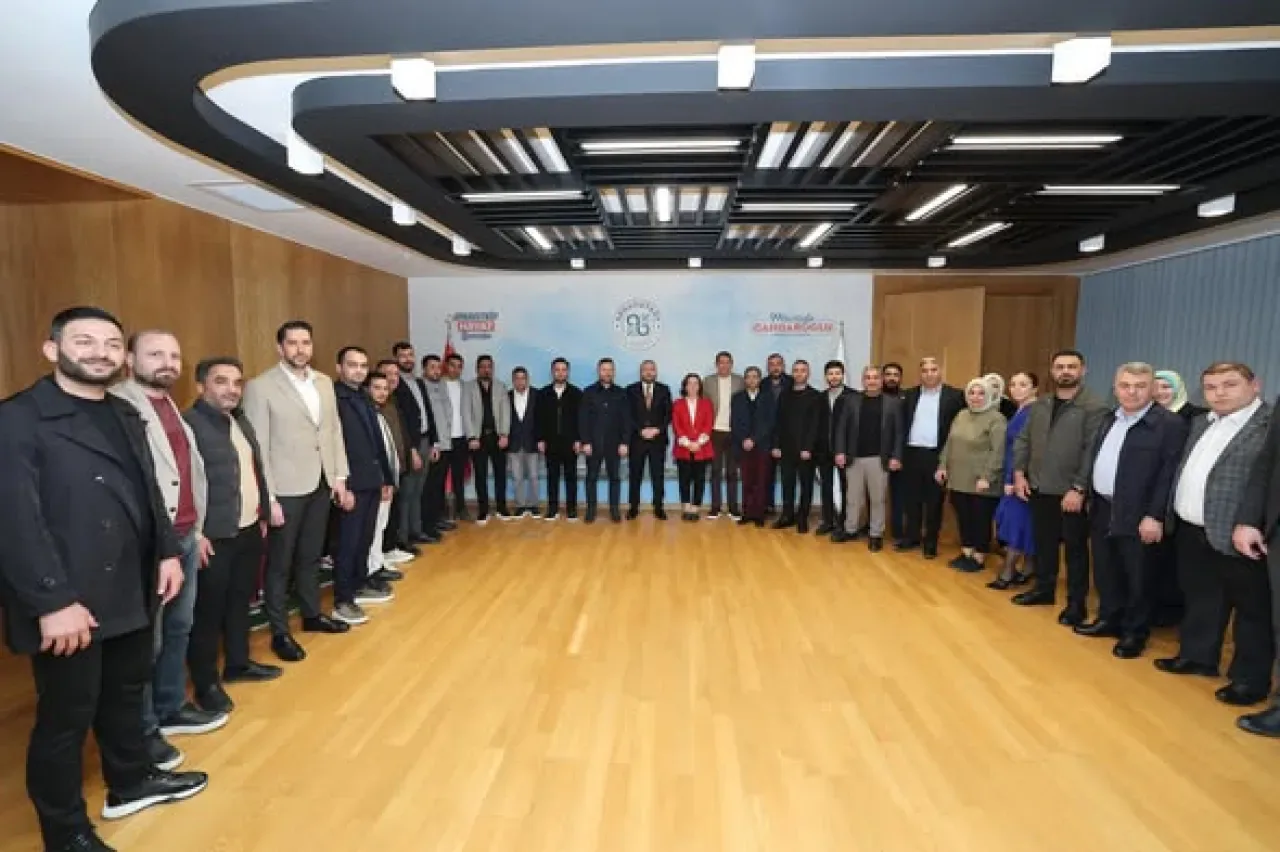 Arnavutköy Belediye Başkanı Mustafa Candaroğlu'nun Doğum Günü Kutlandı Arnavutköy Belediye Başkanı Mustafa Candaroğlu'nun Doğum Günü Kutlandı