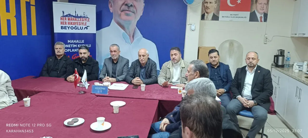 AK Parti Beyoğlu, Keçecipiri Mahallesi'nde Yönetim Toplantısı Düzenledi AK Parti Beyoğlu, Keçecipiri Mahallesi'nde Yönetim Toplantısı Düzenledi