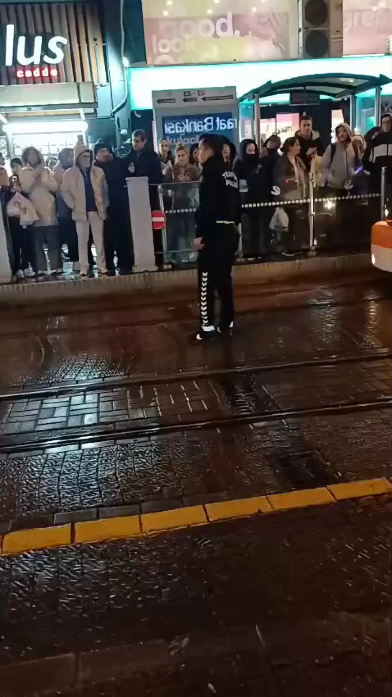 Türkiye'de Yaşananlar: Toplumda Tepki ve Hayal Kırıklığı Türkiye'de Yaşananlar: Toplumda Tepki ve Hayal Kırıklığı