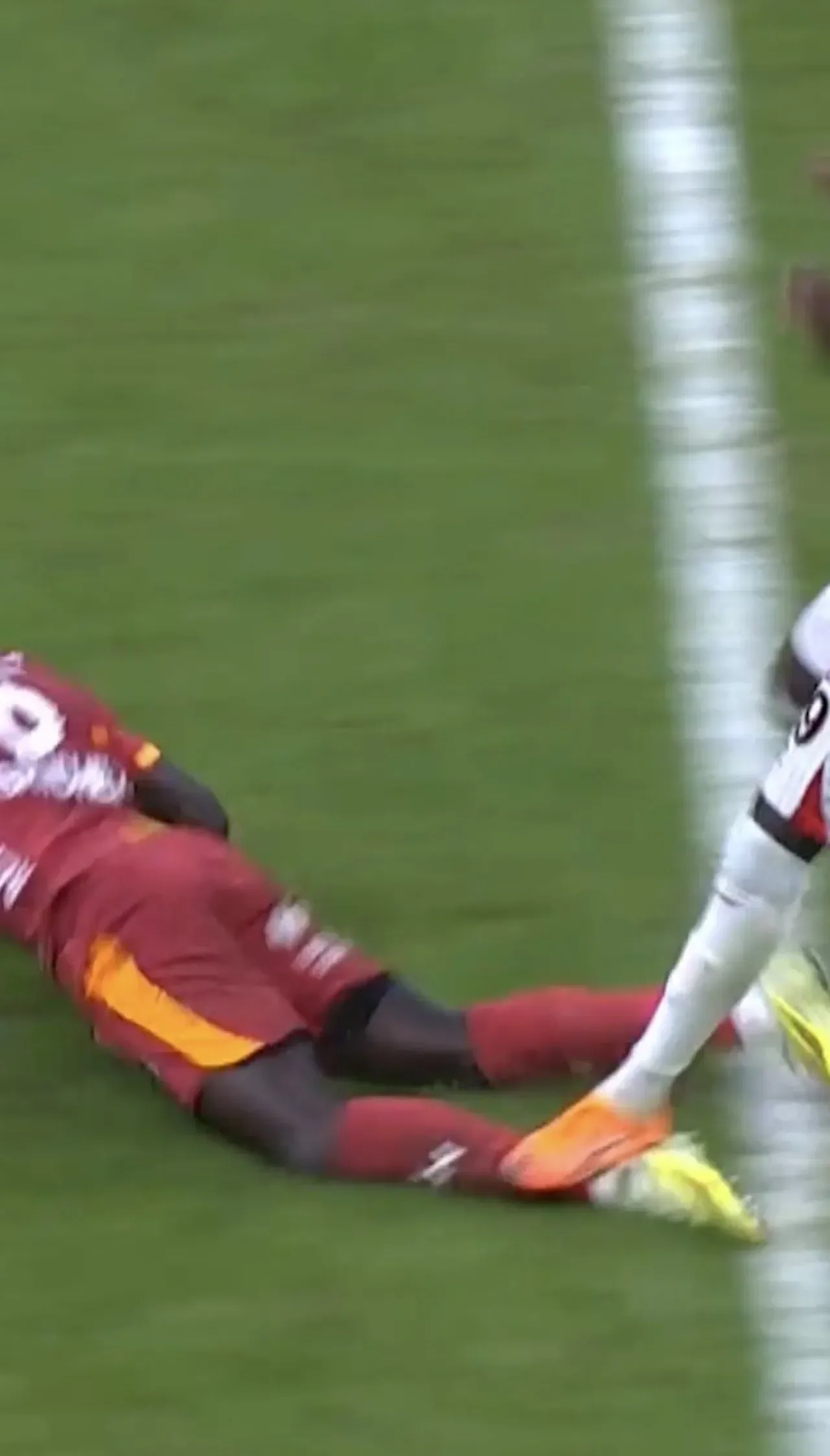 Galatasaray Maçında Tartışmalı Hakem Kararı Galatasaray Maçında Tartışmalı Hakem Kararı