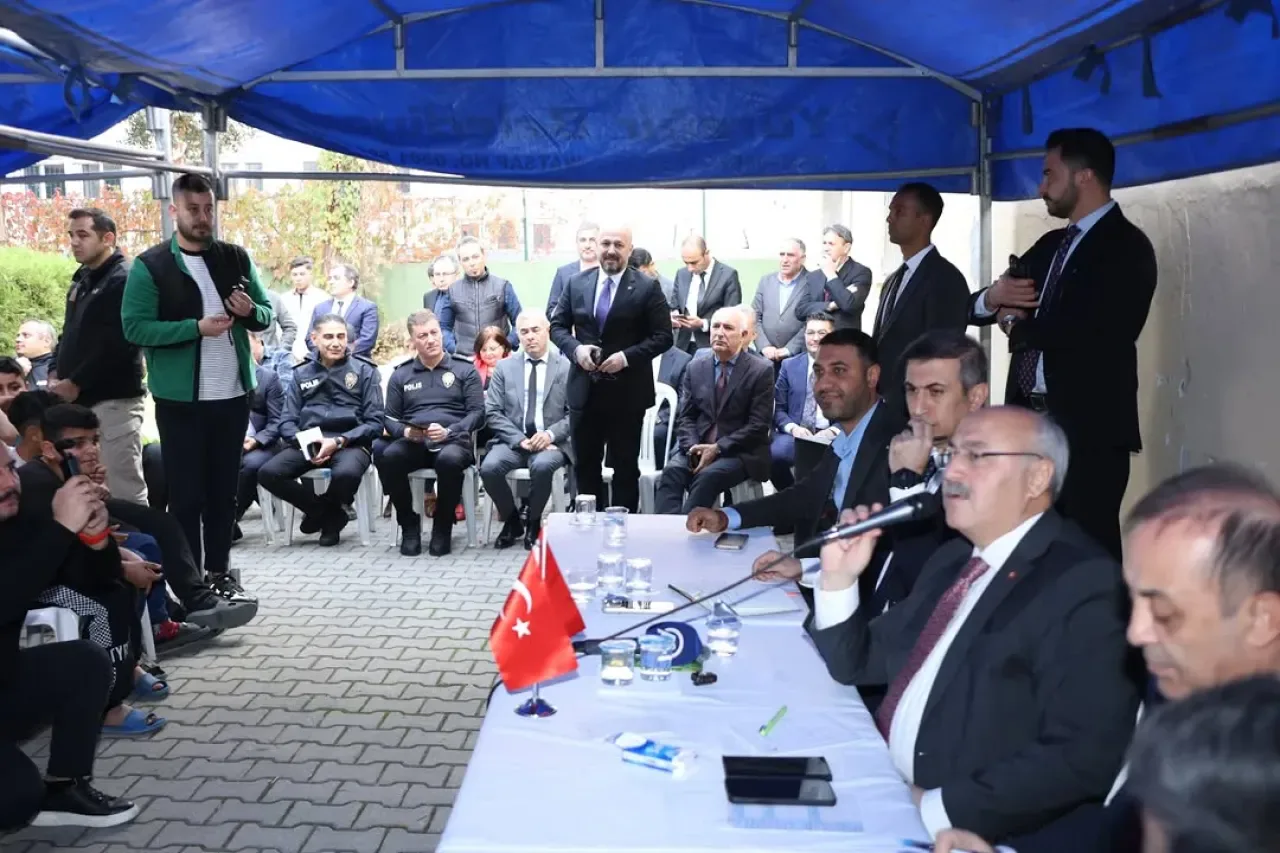 Adana İl Sağlık Müdürü Halil Nacar, 19 Mayıs Mahallesi'nde Vatandaşlarla Buluştu Adana İl Sağlık Müdürü Halil Nacar, 19 Mayıs Mahallesi'nde Vatandaşlarla Buluştu