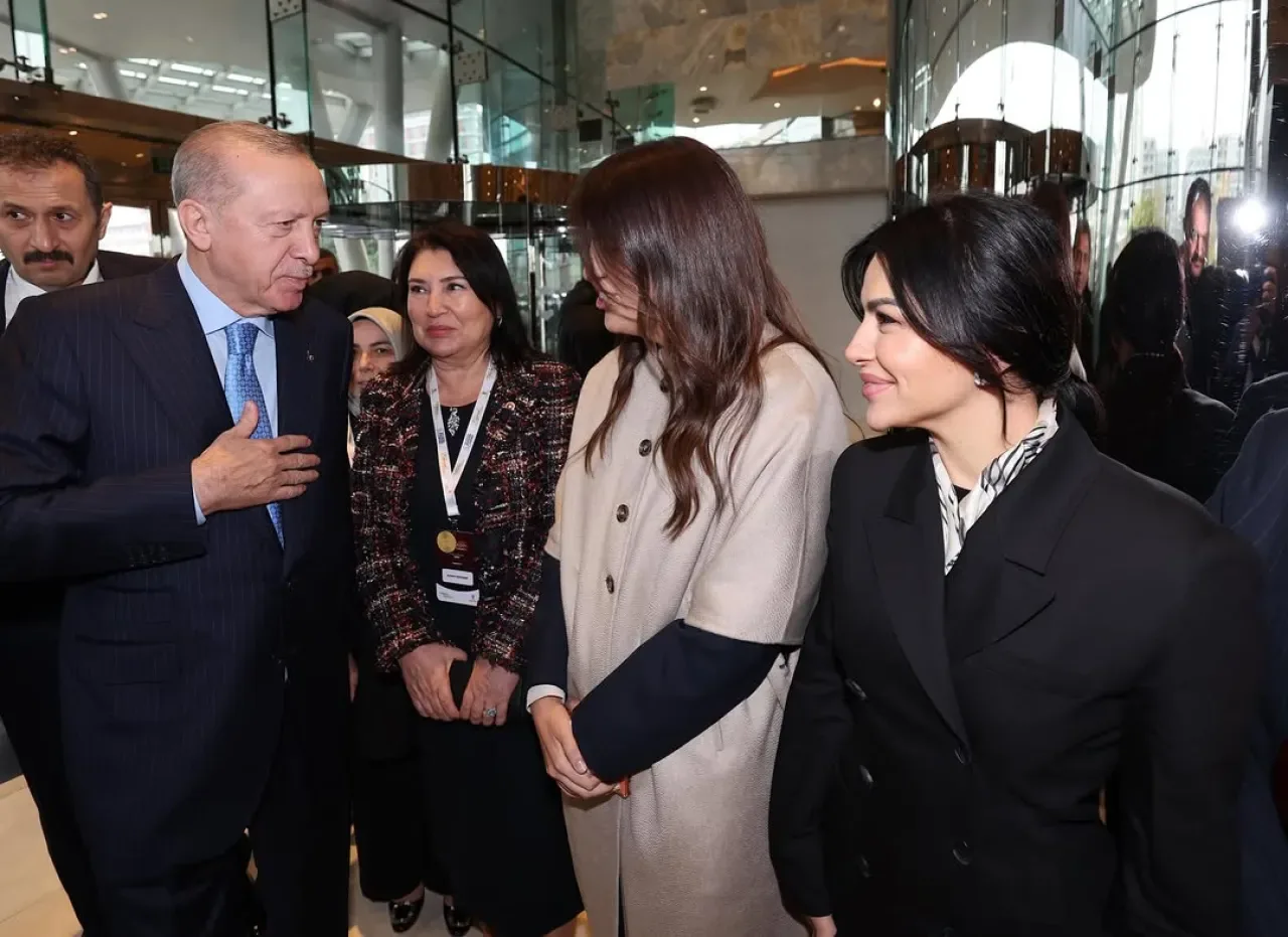 İstanbul'da Düzenlenen Uluslararası Yerel Yönetimlerde Kadın Zirvesi'ne AK Partili Milletvekili Nilhan Ayan Katıldı İstanbul'da Düzenlenen Uluslararası Yerel Yönetimlerde Kadın Zirvesi'ne AK Partili Milletvekili Nilhan Ayan Katıldı