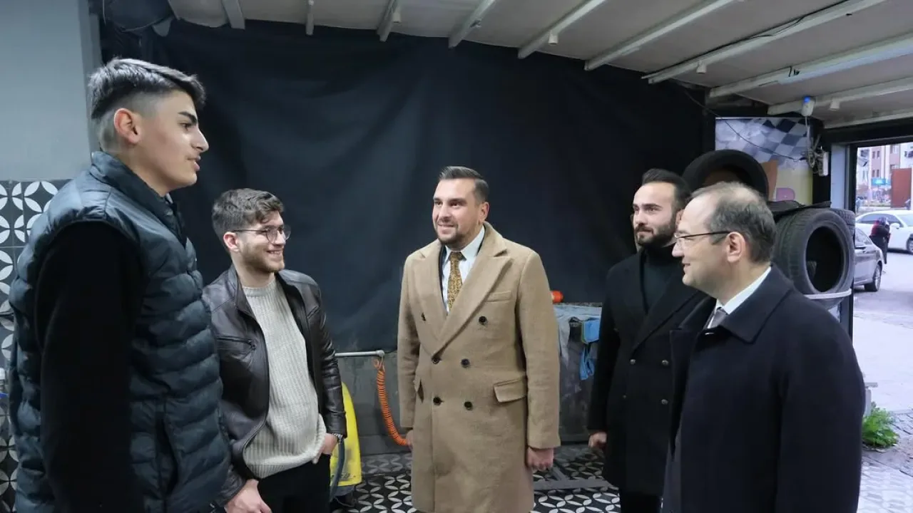 Gölbaşı MHP Esnaf Ziyaretleri ile Halkın Dertlerine Ortak Oluyor Gölbaşı MHP Esnaf Ziyaretleri ile Halkın Dertlerine Ortak Oluyor