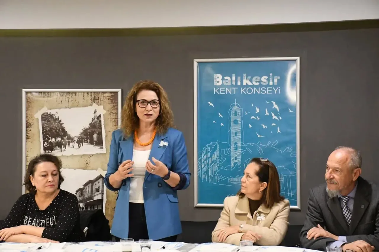 Balıkesir'de Çini Atölyesi Yoğun Katılımla Gerçekleşti Balıkesir'de Çini Atölyesi Yoğun Katılımla Gerçekleşti