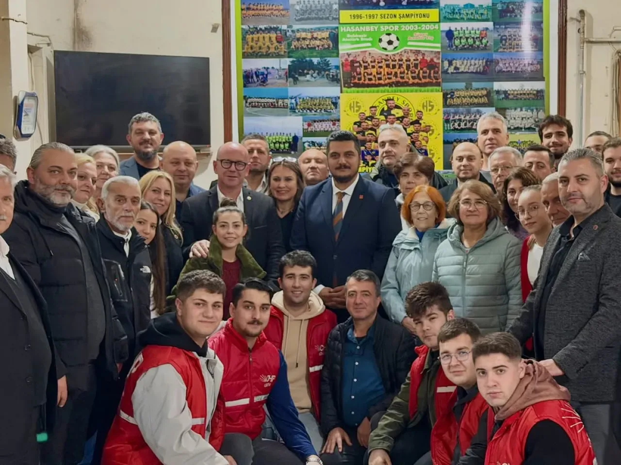CHP'li Sarı ve Partililer, Gönen'de Vatandaşlarla Buluştu CHP'li Sarı ve Partililer, Gönen'de Vatandaşlarla Buluştu