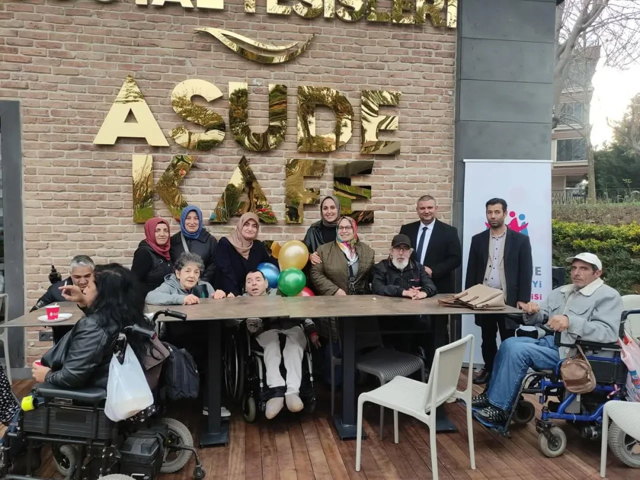 AK Parti Ümraniye İlçe Teşkilatı, Asude Kafe'de Doğum Günü Kutlaması Gerçekleştirdi AK Parti Ümraniye İlçe Teşkilatı, Asude Kafe'de Doğum Günü Kutlaması Gerçekleştirdi